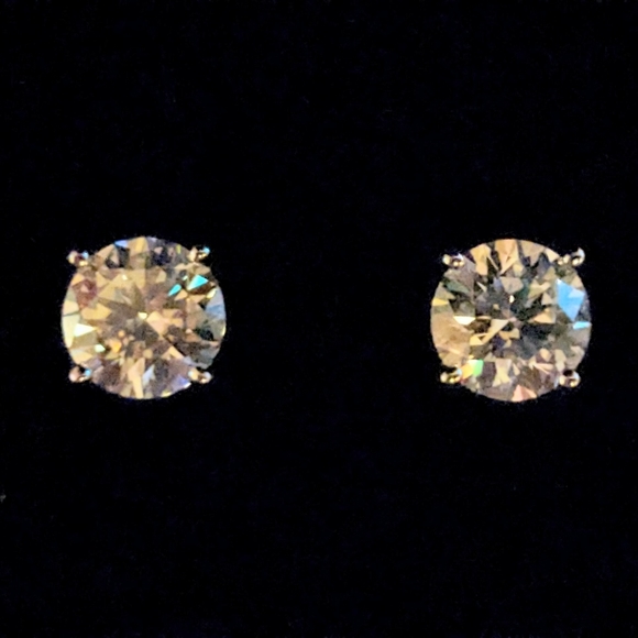 1 CT x 2 Moissanite Earrings, 4 Prong, 925 Sterling Silver - Picture 2 of 12